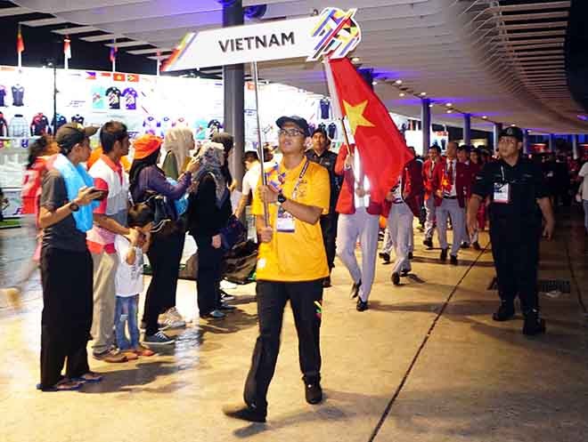 Khai mac SEA Games 29: Trai xinh gai dep doan Viet Nam toa sang