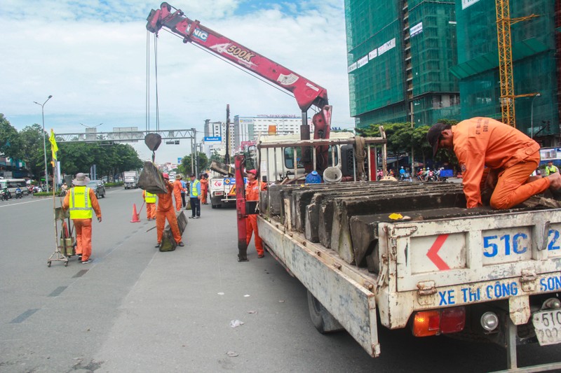 Anh: Nut giao truoc cau Sai Gon tam thoi “dong cua” de thi cong du an