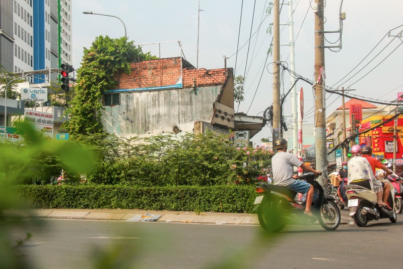 Can canh can nha 4 mat tien giua nga tu o Sai Gon duoc den bu 5,1 ti dong-Hinh-12