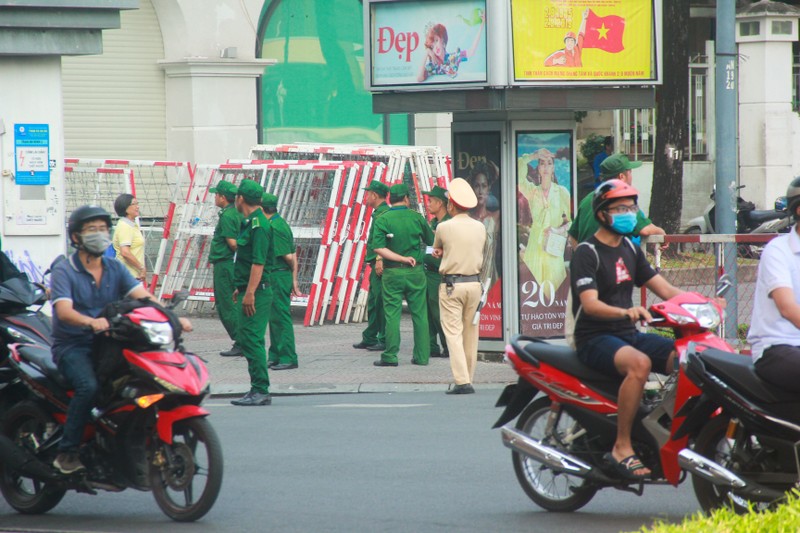 Phong toa khu trung tam Sai Gon, hang tram canh sat dien tap quy mo lon-Hinh-14