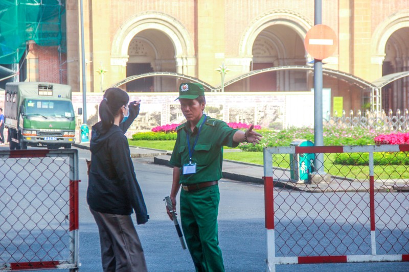 Phong toa khu trung tam Sai Gon, hang tram canh sat dien tap quy mo lon-Hinh-9