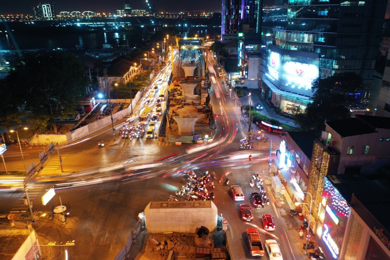 Hang tram lo cot 'dap chieu' tren duong pho Sai Gon ngay can Tet-Hinh-12