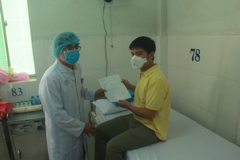 Benh nhan Trung Quoc nhiem virus corona duoc benh vien Cho Ray cho xuat vien-Hinh-3