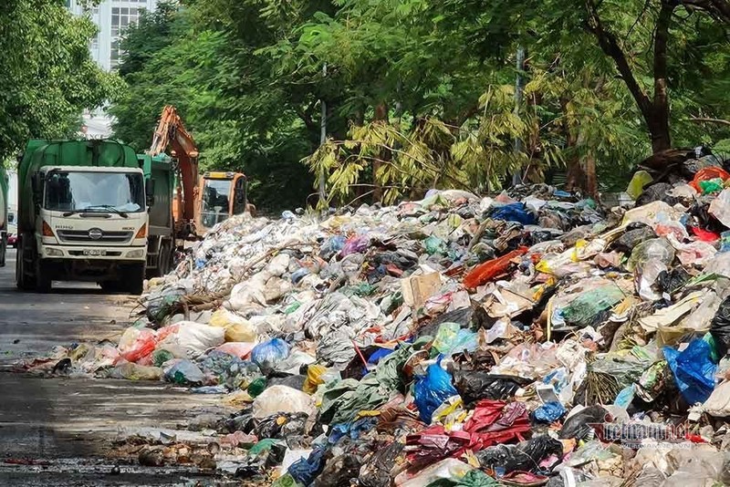 Rac van chat dong keo dai tram met giua noi thanh Ha Noi-Hinh-2