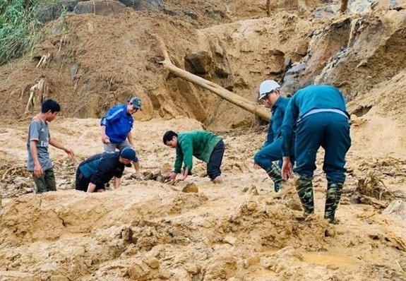 Quang Nam tiep tuc lo nui o huyen Phuoc Son: 11 nguoi bi vui lap