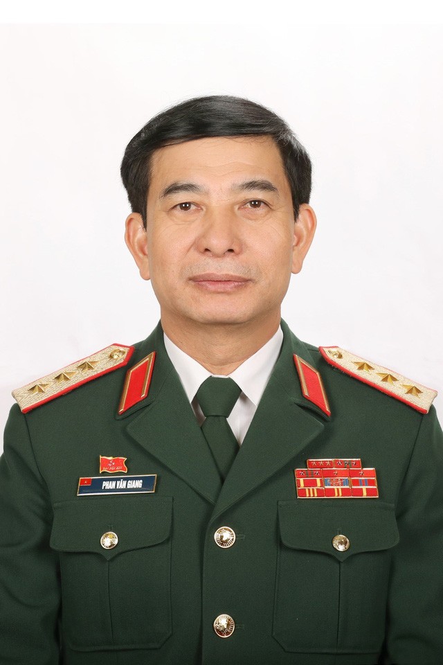Nhat tri gioi thieu Bo truong Bo Quoc phong Phan Van Giang ung cu Quoc hoi-Hinh-3