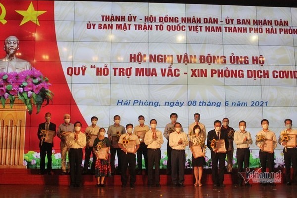 Mot doanh nghiep ung ho Hai Phong 100 ty mua vac xin Covid-19