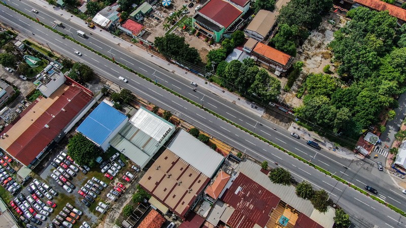 Ngay dau ap dung 'the thong hanh vaccine' TP Thu Dau Mot vang ve-Hinh-4