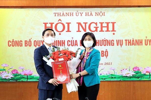 Ong Nguyen Thanh Liem GD So TT&TT Ha Noi lam Bi thu Huyen uy Me Linh