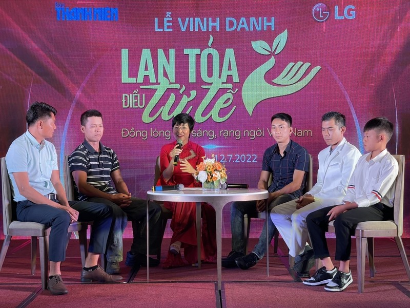 Chuong trinh “Lan toa dieu tu te” vinh danh 5 ca nhan xuat sac