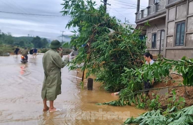 Can canh khu vuc sat lo khien 2 nguoi thiet mang o Yen Bai-Hinh-4