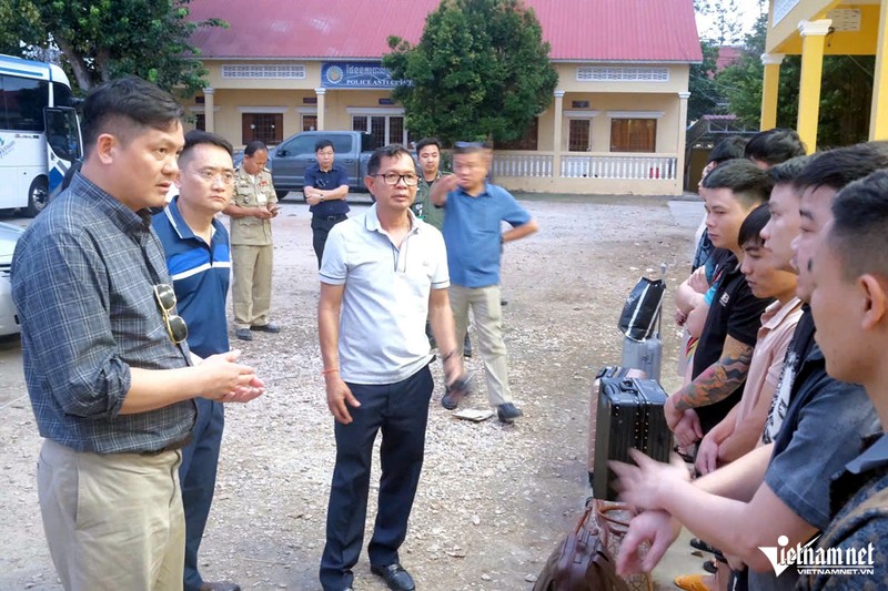 Dai ta Cong an ke chuyen dot kich sao huyet lua dao o Campuchia-Hinh-4