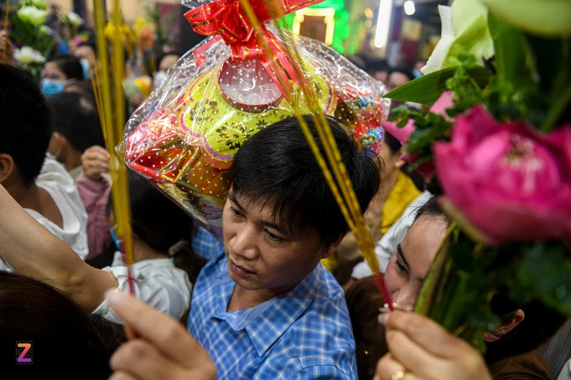 Xo day boc tro tai mieu Ba Thien Hau truoc ram thang Gieng-Hinh-9