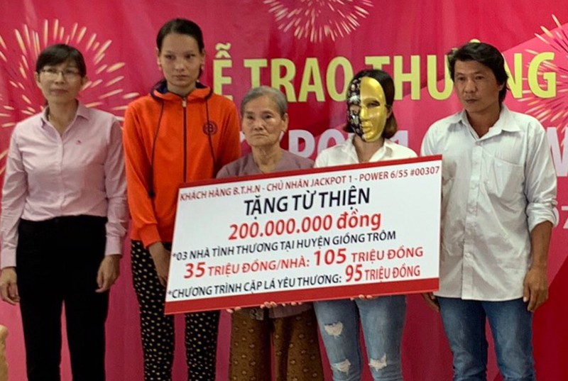 Tho lam toc o Ben Tre nhan gan 100 ty trung thuong cua Vietlott-Hinh-2