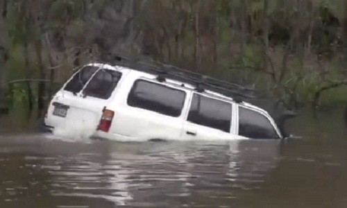 Kha nang loi nuoc dang kinh ngac cua Toyota Land Cruiser