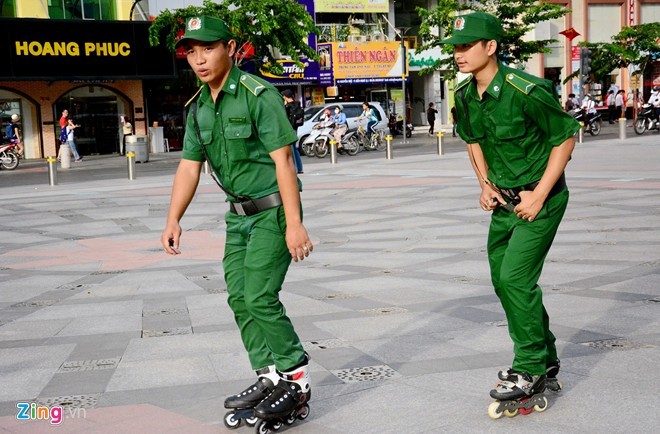 Anh truot patin tuan tra tren pho di bo Nguyen Hue-Hinh-3
