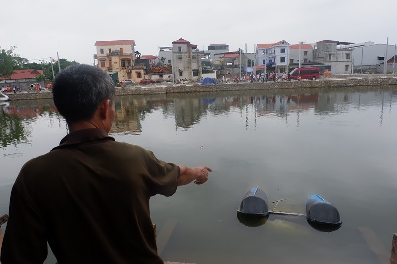 Vu 2 chau be tu vong do duoi nuoc: Xot xa khoang khac thuyen bi lat