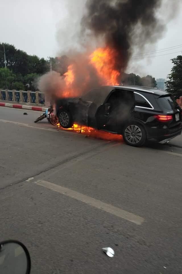 Nu tai xe lai xe Mercedes GLC tien ty gay tai nan chet nguoi la ai?-Hinh-5