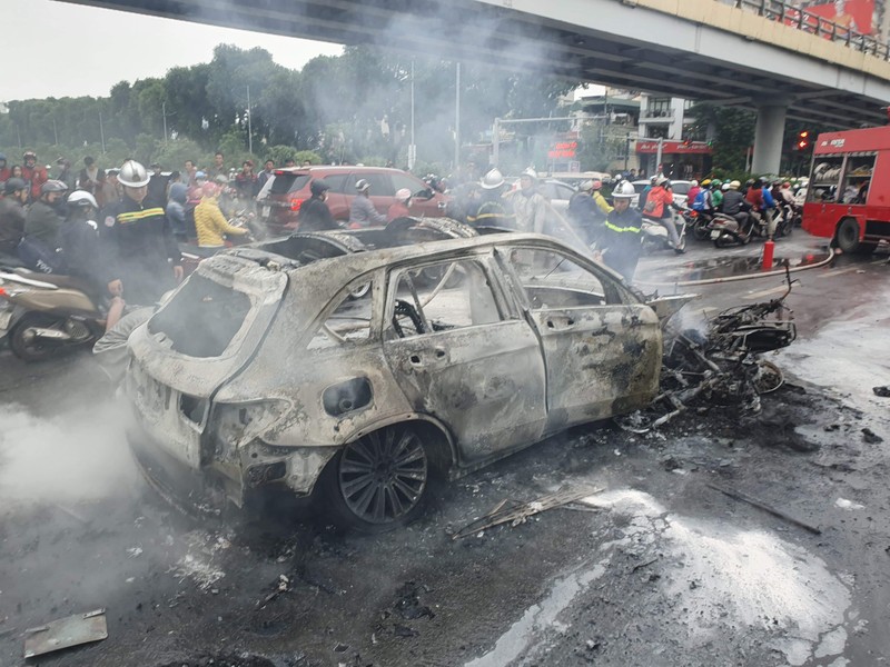 Nu tai xe lai xe Mercedes GLC tien ty gay tai nan chet nguoi la ai?-Hinh-9