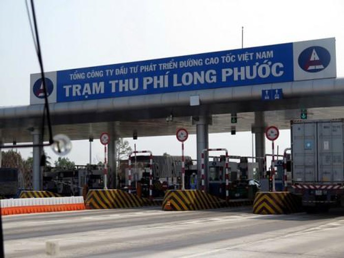 Vu “troi mua thi khong lai xe”: VEC E lam lum xum the nao?-Hinh-2