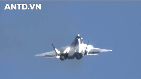 Den gio Nga van vong vo ve thoi gian hoan thien dong co tiem kich Su-57