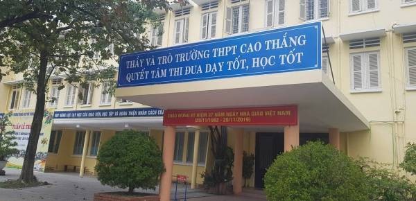 Thay the duc bi to co hanh vi khiem nha voi nu sinh Hue: Thuc hu the nao?