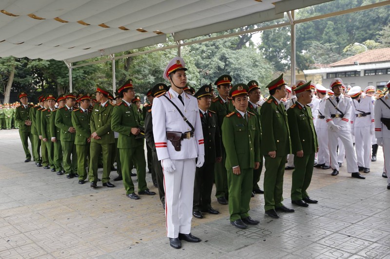 Nguoi than, dong doi khoc nghen tien dua 3 liet si hy sinh o Dong Tam