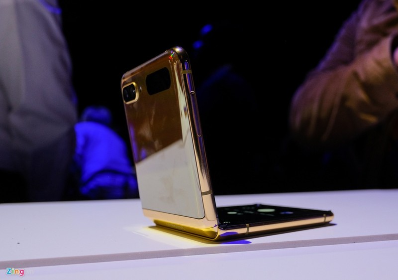 Galaxy Z Flip - cach mang moi cua Samsung - thuc te dep lung linh co nao?-Hinh-6
