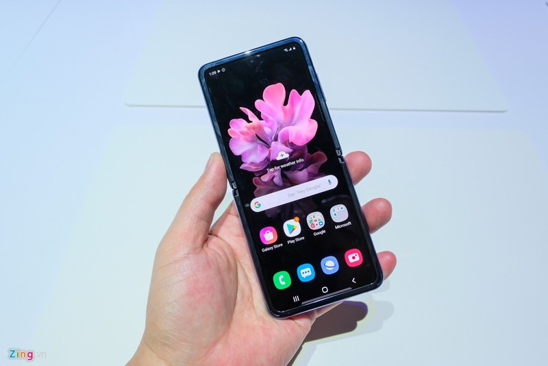 Galaxy Z Flip - cach mang moi cua Samsung - thuc te dep lung linh co nao?