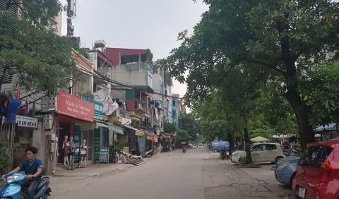 Phat hien nguoi dan ong chet loa the o trong ngo tai Ha Noi