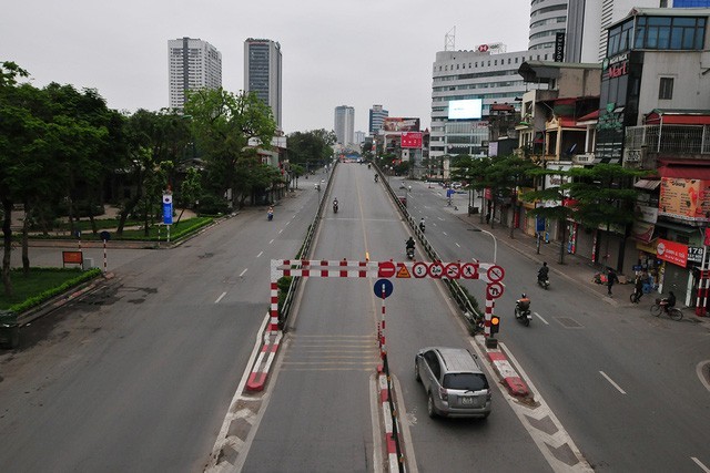 Duong pho Ha Noi the nao trong ngay dau thuc hien cach ly toan xa hoi?-Hinh-8