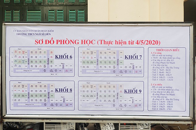 Hoc sinh Ha Noi tro lai truong sau 3 thang nghi dich COVID-19-Hinh-7