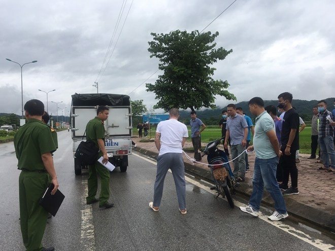 Hom nay, xu phuc tham vu xe Innova di lui tren cao toc Ha Noi - Thai Nguyen-Hinh-7