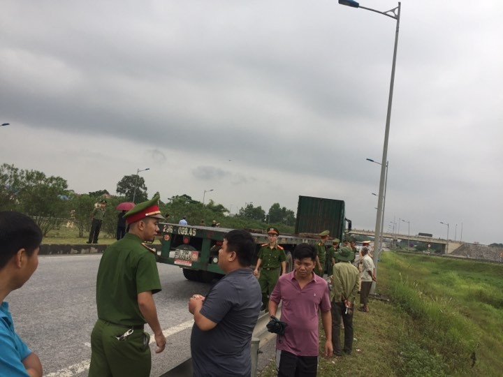 Hom nay, xu phuc tham vu xe Innova di lui tren cao toc Ha Noi - Thai Nguyen-Hinh-9