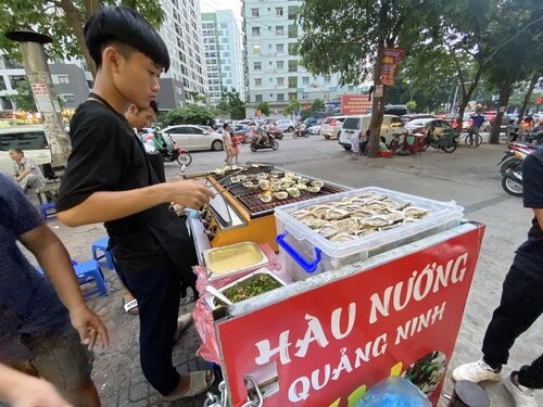 Hau nuong via he 5k day pho Ha Noi, nguoi ban kiem bac trieu/ngay-Hinh-4