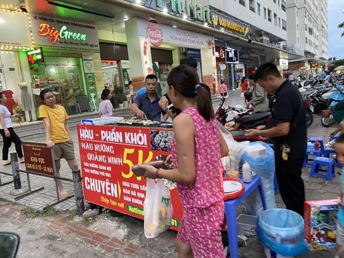 Hau nuong via he 5k day pho Ha Noi, nguoi ban kiem bac trieu/ngay