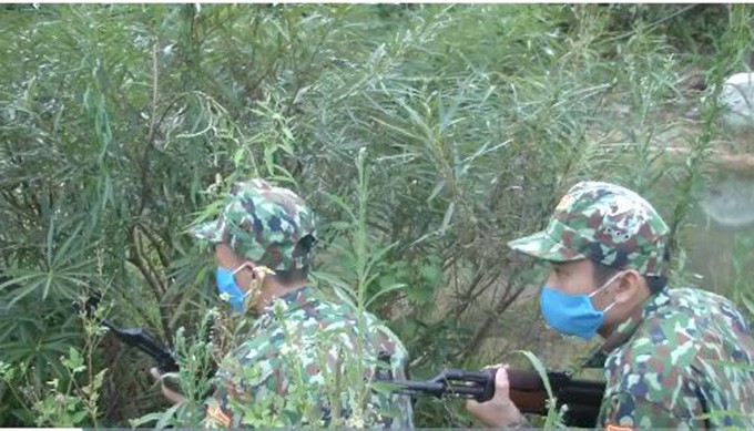 Can canh bo doi Bien phong xuat chieu quat nga doi tuong buon ma tuy-Hinh-2