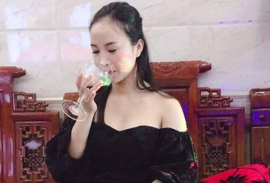 Bat giu hot girl 8X dieu hanh duong day danh bac 126 ty dong