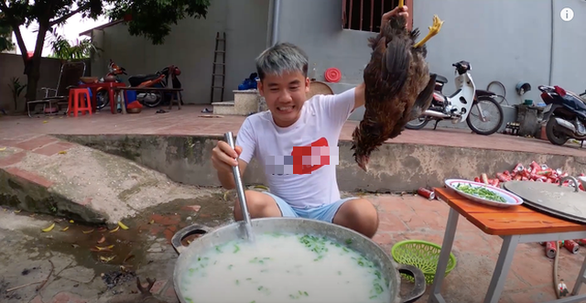 Phat 7,5 trieu dong Hung Vlog vi lam chao ga nguyen long