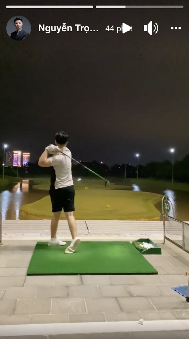 'Noi got' vo cu Au Ha My, Trong Hung cung gia nhap lang golf thu