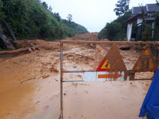 Quang Ngai khan cap di doi dan o vung co nguy co sat lo cao-Hinh-2