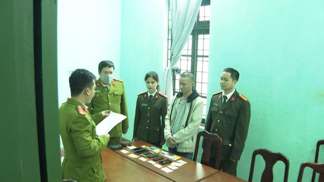 Tin nong ngay 15/12: Co giao truong tieu hoc chem trong thuong dong nghiep-Hinh-3