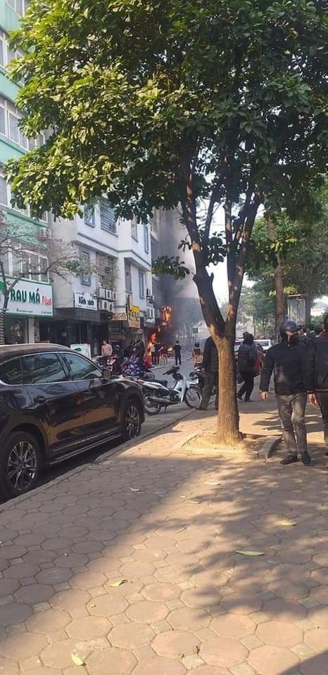 Ha Noi: Quan lau Nhat Trung bi lua thieu rui-Hinh-5