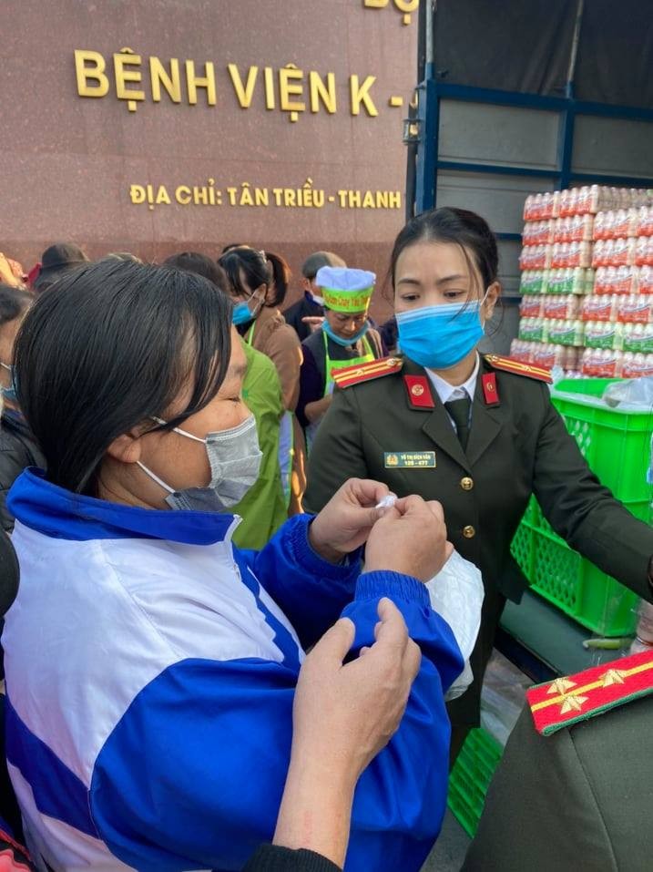 Ha Noi: Am long bua com gia 0 dong giua tiet troi gia ret-Hinh-6