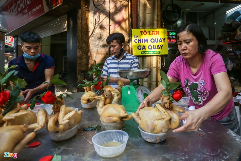 Chen nhau mua ga ngam hoa hong cung giao thua-Hinh-7