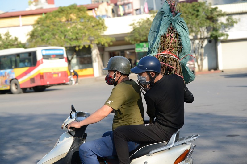 Chieu cuoi nam, ben xe Ha Noi am dam vang khach-Hinh-11