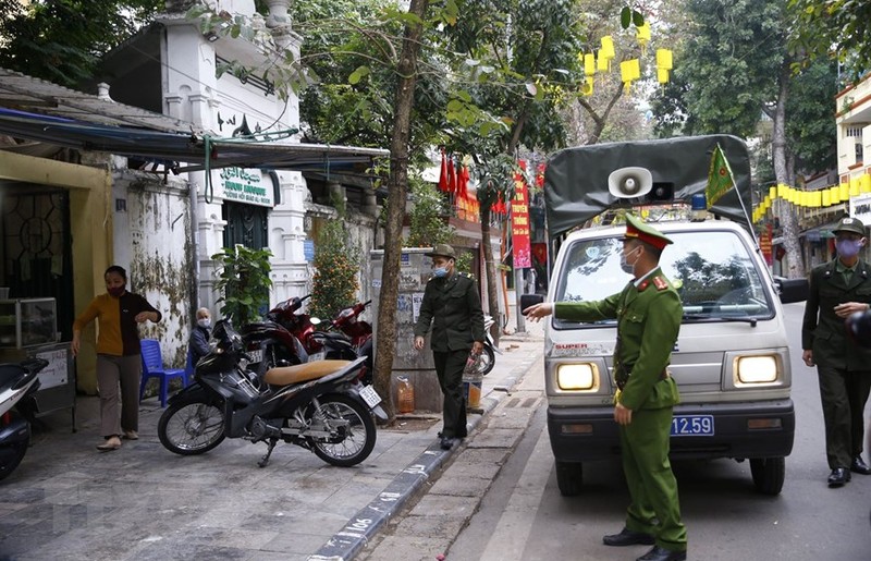 Ha Noi trong ngay dau dong cua quan an duong pho, tra da via he-Hinh-5