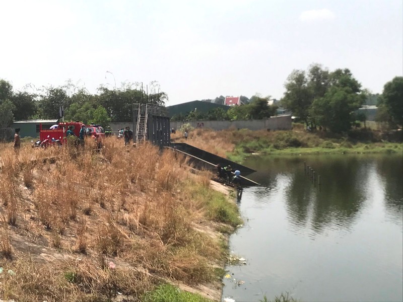 Tin nong ngay 17/2: Mau thuan khi di chuc Tet, chong giet vo-Hinh-4