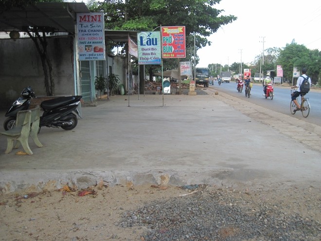 Tin nong ngay 19/4: Xung “can bo” vao tan nha ba 70 tuoi trom tien, vang-Hinh-4