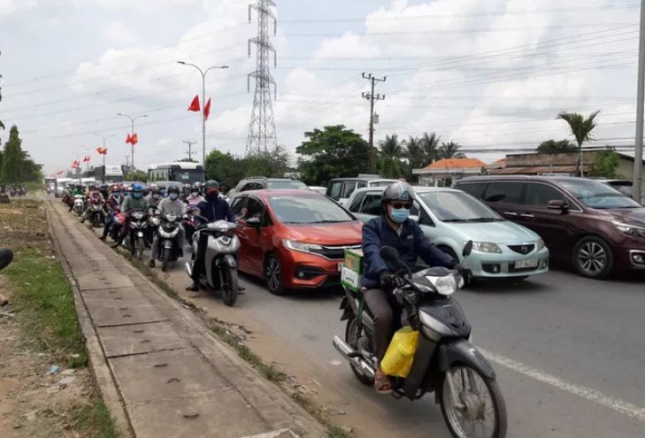 Nhieu tuyen duong ca nuoc un tac nghiem trong trong ngay 30/4-Hinh-4